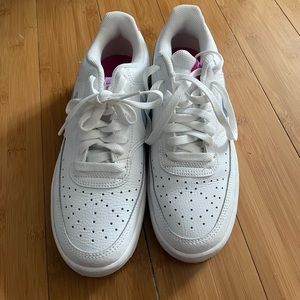 Nike sneakers pink &blue & white brand new condition very comfortable